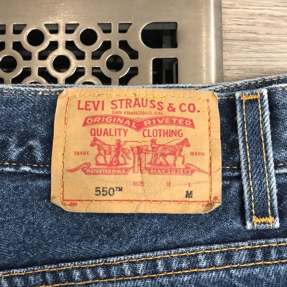 BRAND NEW LEVI SHORTS - Picture 2 of 15